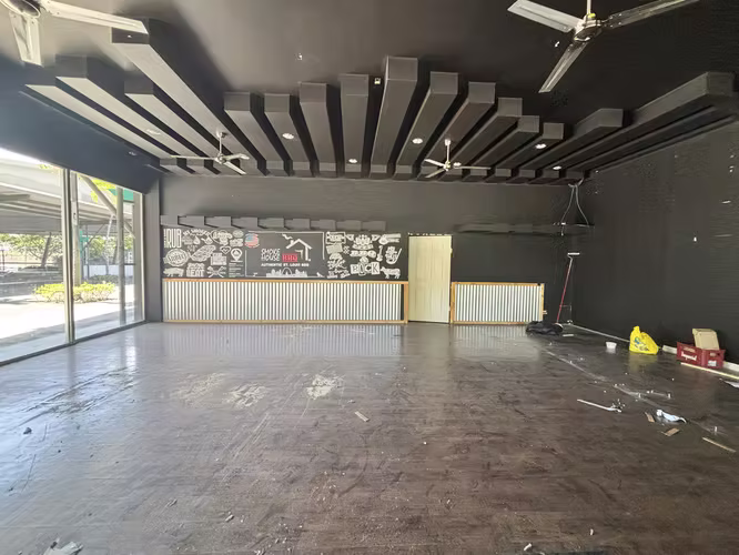 Local comercial 81m2 Santa Ana Lindora