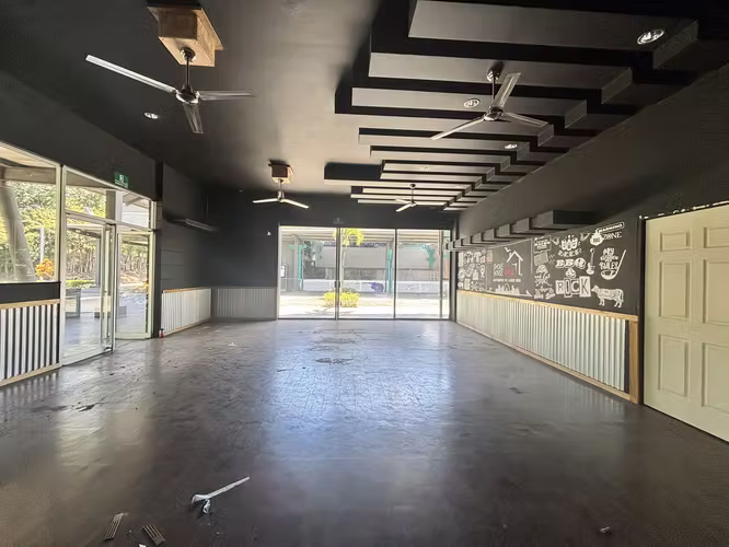 Local comercial 81m2 Santa Ana Lindora