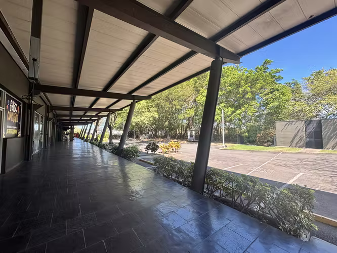 Local comercial 81m2 Santa Ana Lindora