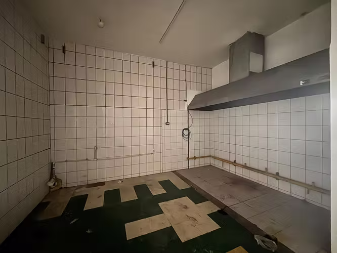 Local comercial 81m2 Santa Ana Lindora