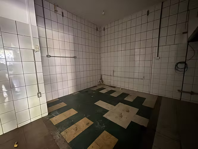 Local comercial 81m2 Santa Ana Lindora