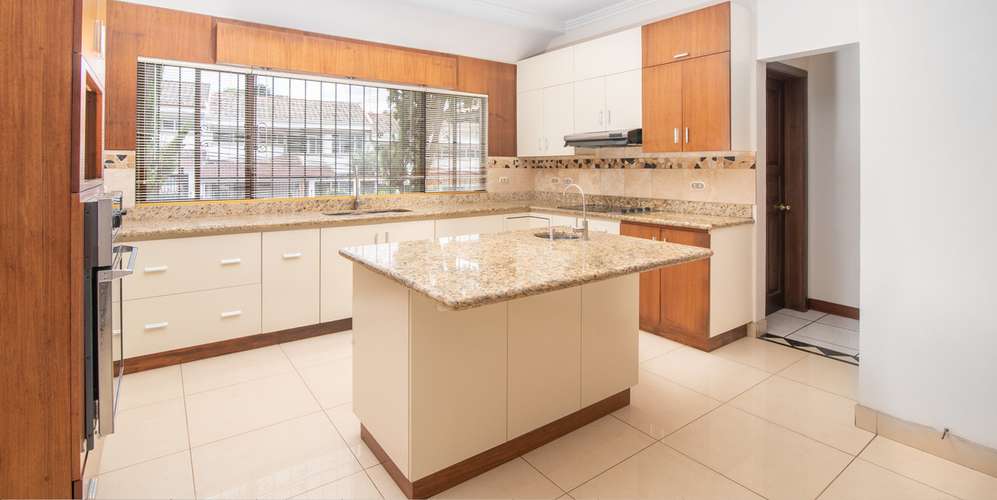 Casa 4 habs en Curridabat Guayabos - barrio exclusivo - luz natural y - Imagen 4