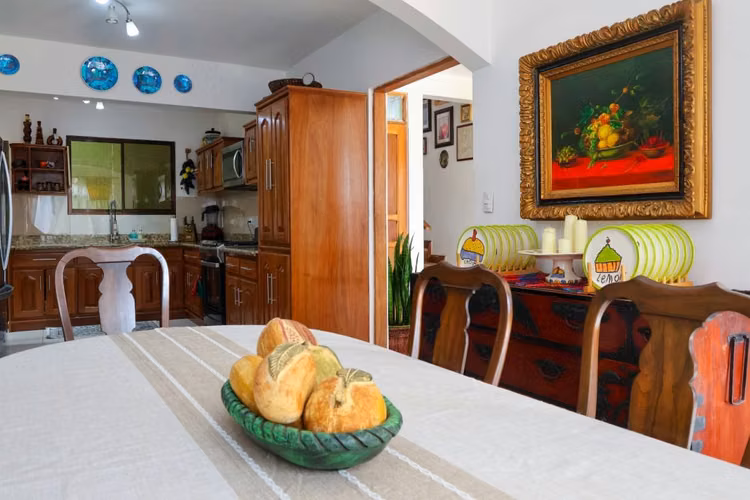 Venta de dos casas en amplio terreno en Escazú - Imagen 7