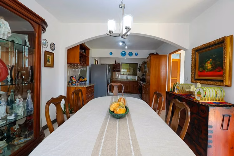 Venta de dos casas en amplio terreno en Escazú - Imagen 6