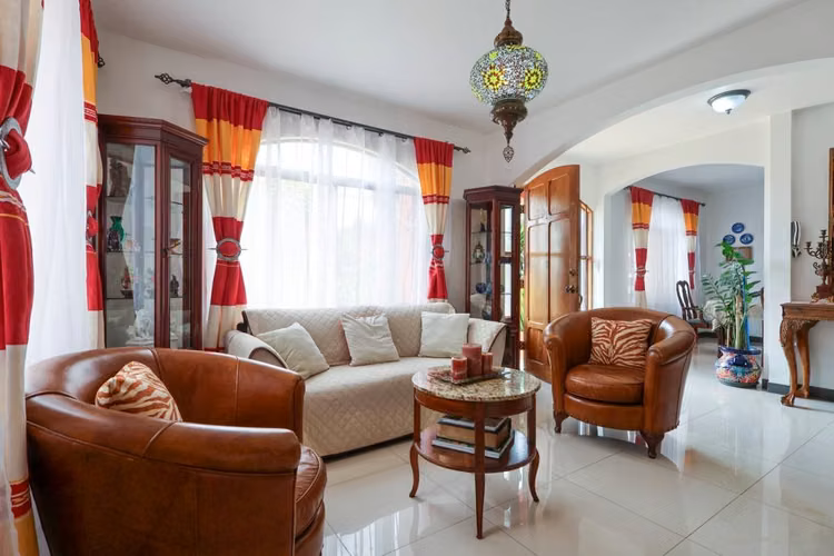 Venta de dos casas en amplio terreno en Escazú - Imagen 10