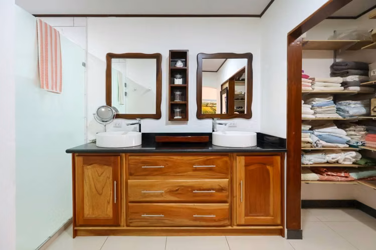 Venta de dos casas en amplio terreno en Escazú - Imagen 14