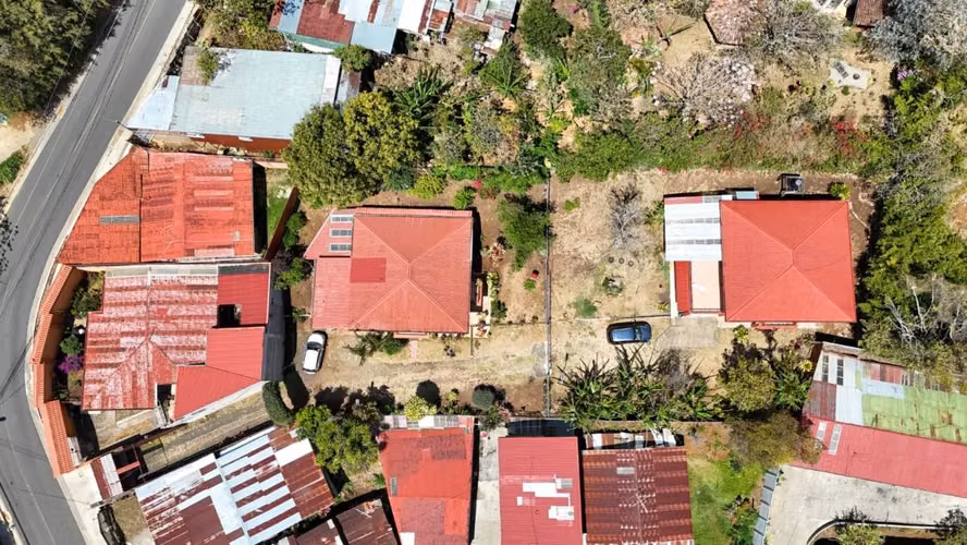 Venta de dos casas en amplio terreno en Escazú - Imagen 4