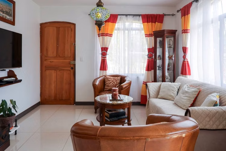Venta de dos casas en amplio terreno en Escazú - Imagen 9