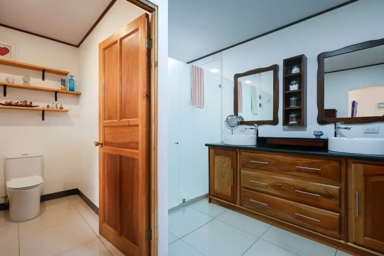 Venta de dos casas en amplio terreno en Escazú - Imagen 13