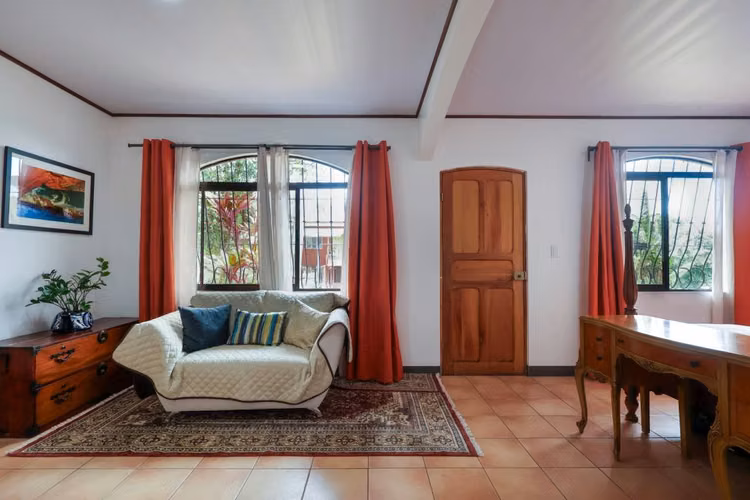 Venta de dos casas en amplio terreno en Escazú - Imagen 11