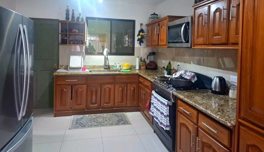 Venta de dos casas en amplio terreno en Escazú - Imagen 3