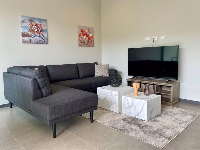 APARTAMENTO MODERNO AMPLIO Y CON MUEBLES