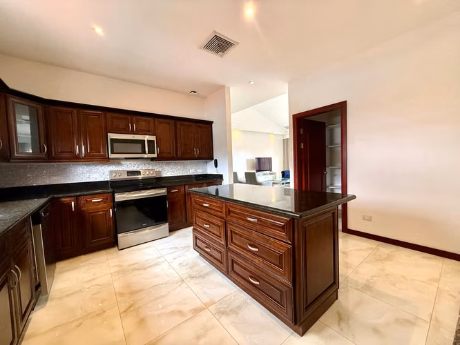 ALQUILER DE APARTAMENTO AMUEBLADO EN CONDOMINIO ESCAZU STATE