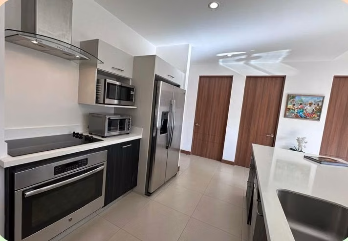 DISTRITO 4-y, full amueblado, hermoso-amplio-lujo 99m2, 2 hab, 2 baños, A/C-vista, ubicacion. - Imagen 2
