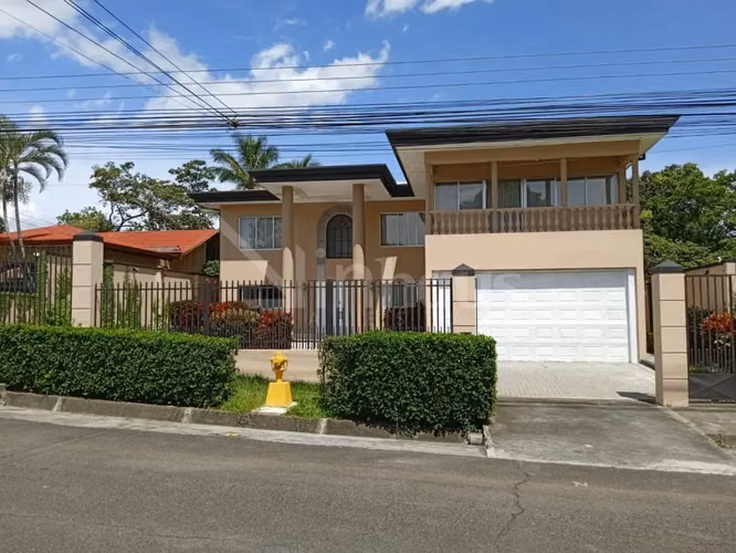 Venta de casa en condominio de lujo en Mora - Imagen 2
