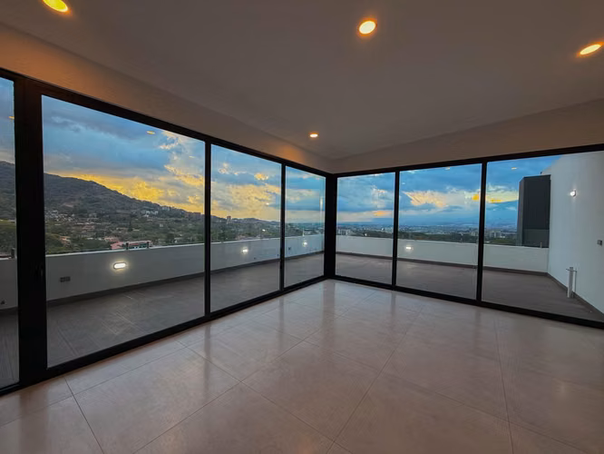 PENTHOUSE FOR SALE IN SENDEROS DE CHIRCÁ - ESCAZÚ