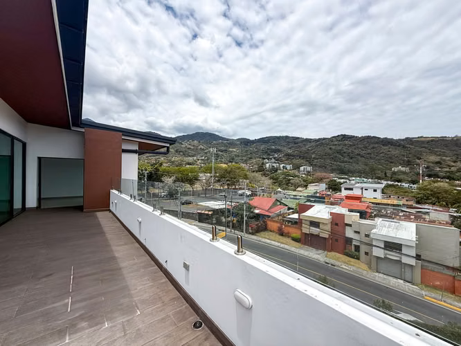 VENTA DE PENTHOUSE EN SENDEROS DE CHIRCÁ - ESCAZÚ
