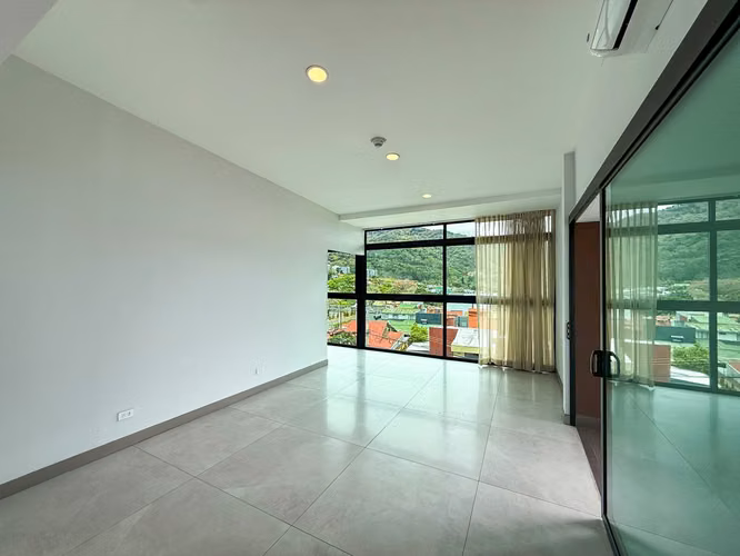 VENTA DE PENTHOUSE EN SENDEROS DE CHIRCÁ - ESCAZÚ