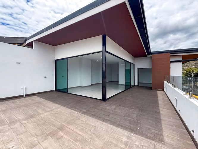 VENTA DE PENTHOUSE EN SENDEROS DE CHIRCÁ - ESCAZÚ