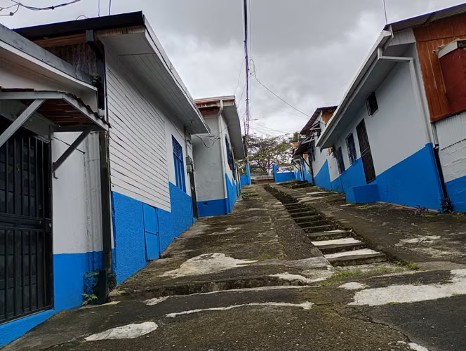 Se vende propiedad con 13 apartamentos. - Imagen 9