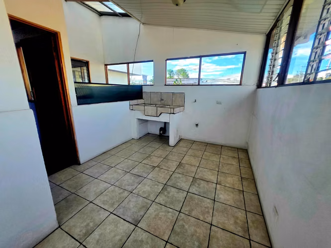 ¡Inversión Inteligente! Casa de 1 Nivel + Apartamento Independiente – Sabana Oeste / UCIMED - Imagen 9