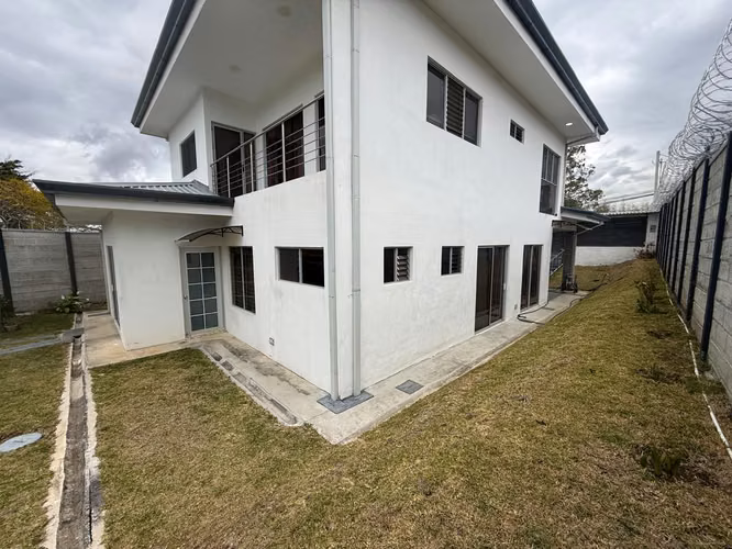 SE VENDE CASA LOS ANGELES DE SANTO DOMINGO HEREDIA