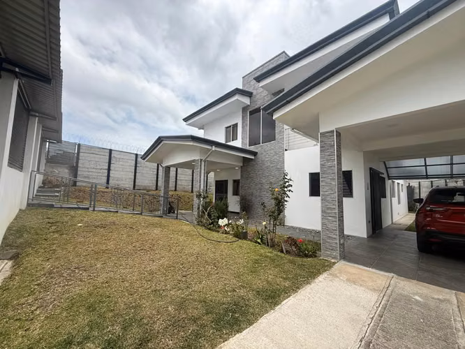 SE VENDE CASA LOS ANGELES DE SANTO DOMINGO HEREDIA
