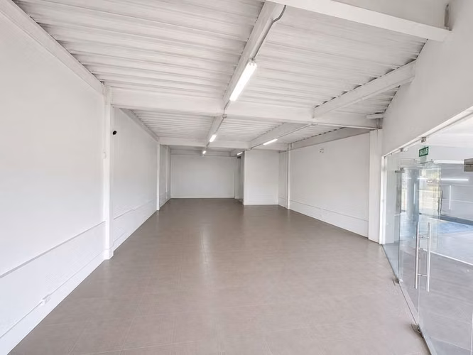 ¡Rebajado! Local Comercial de 121m² en Planta Baja, Lindora, Santa Ana ID26324