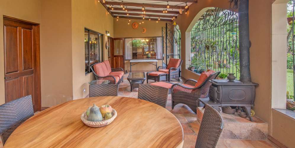 Casa 4 habs en Tres Ríos Lakota - Terraza amplia y áreas sociales - Imagen 4