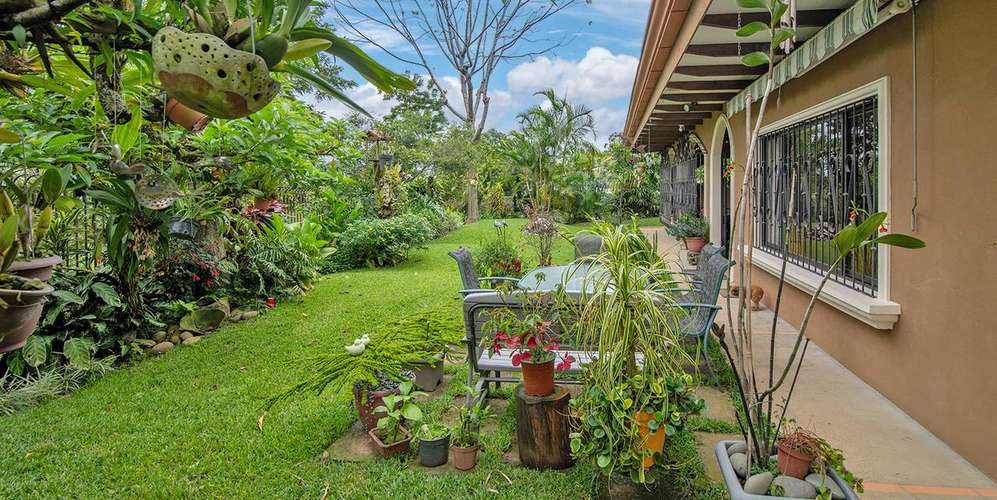 Casa 4 habs en Tres Ríos Lakota - Terraza amplia y áreas sociales - Imagen 2