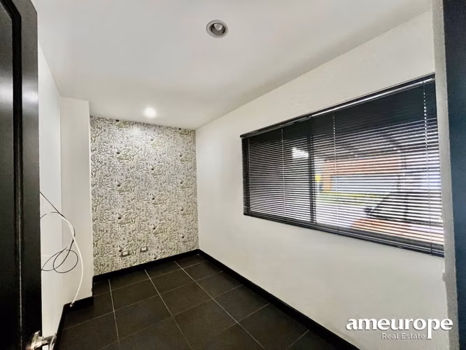 SANTA ANA! MODERNA CASA DE 4 HAB/3.5 BAÑOS/ 2 PARQUEOS - Imagen 10