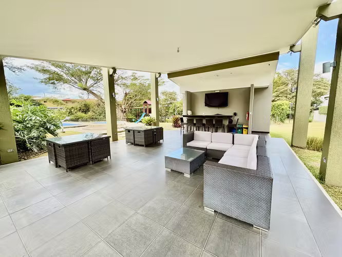 SANTA ANA! MODERNA CASA DE 4 HAB/3.5 BAÑOS/ 2 PARQUEOS - Imagen 19