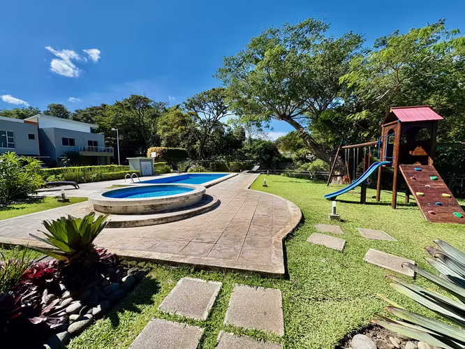 SANTA ANA! MODERNA CASA DE 4 HAB/3.5 BAÑOS/ 2 PARQUEOS - Imagen 18