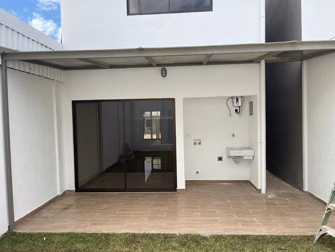 Casa nueva en condominio con amplias amenidades en San Rafael de Alajuela