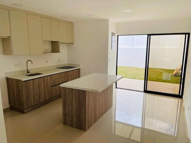 Casa nueva en condominio con amplias amenidades en San Rafael de Alajuela