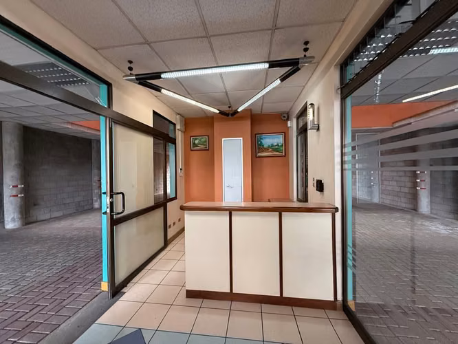 SE ALQUILA EDIFICIO COMERCIAL CURRIDABAT