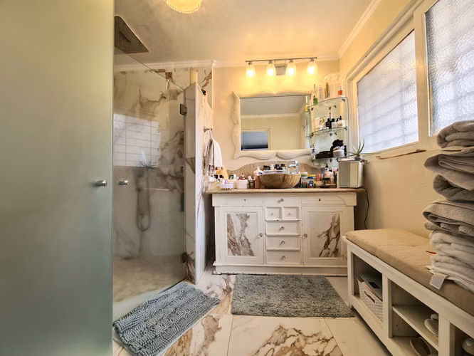 Venta de encantadoraa casa de un nivel, ubicada en Escazú, San José