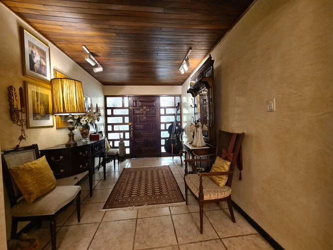 Venta de encantadoraa casa de un nivel, ubicada en Escazú, San José