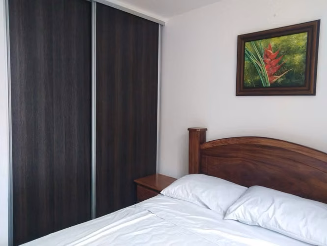 Se alquila apartamento amueblado en Torre en Sabana Sur, San José