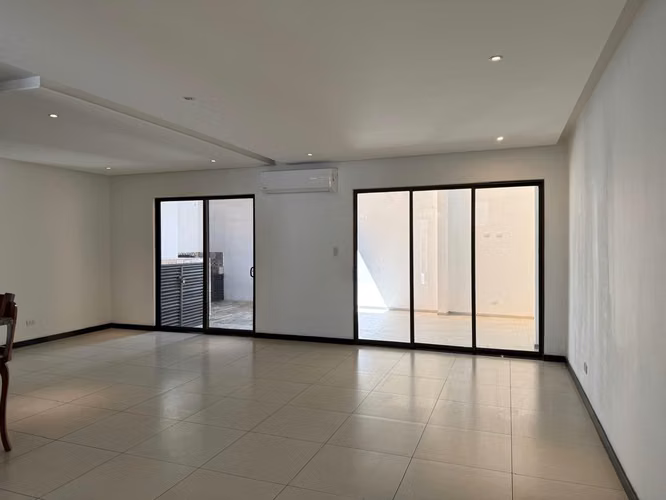 Alquiler de casa con linea blanca en condominio en Pozos, Santa Ana - Imagen 17