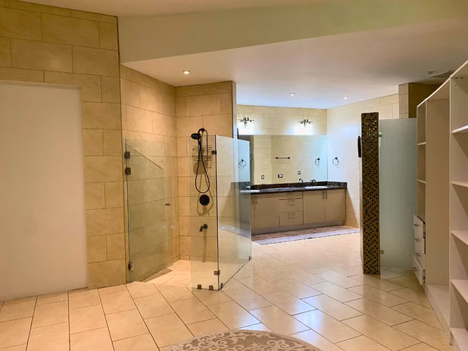 Residencia Exclusiva en Río Oro, Santa Ana | Privacidad y Vista a las Montañas