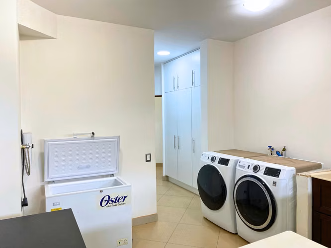 Residencia Exclusiva en Río Oro, Santa Ana | Privacidad y Vista a las Montañas