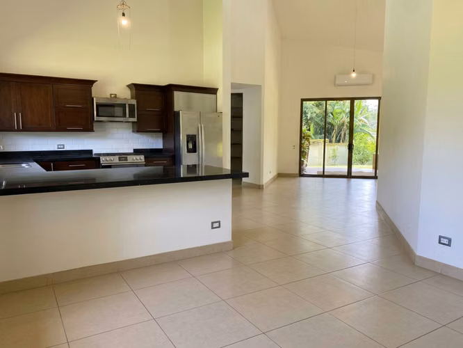 Residencia Exclusiva en Río Oro, Santa Ana | Privacidad y Vista a las Montañas