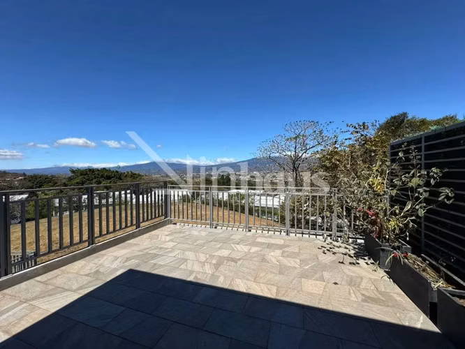 Se vende apartamento de dos habitaciones en Guachipelín, Escazú