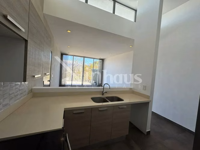 Se vende apartamento de dos habitaciones en Guachipelín, Escazú