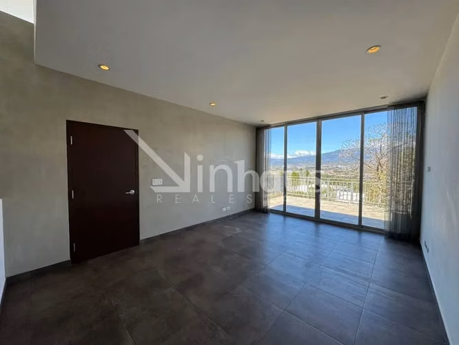 Se vende apartamento de dos habitaciones en Guachipelín, Escazú