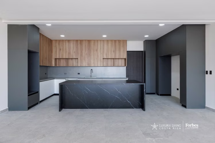 21388 - Apartamento 4 hab, amenidades de lujo en Cerro Alto, Escazú