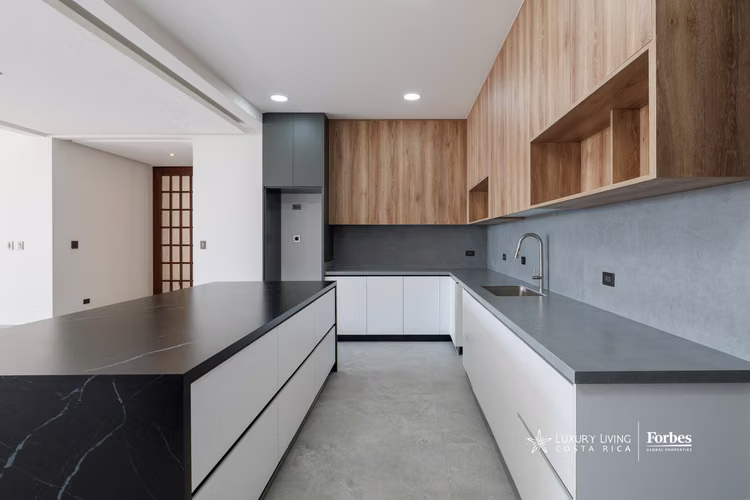 21388 - Apartamento 4 hab, amenidades de lujo en Cerro Alto, Escazú