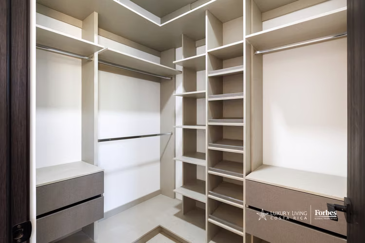 21388 - Apartamento 4 hab, amenidades de lujo en Cerro Alto, Escazú