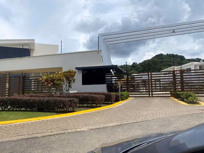 VENTA CASA CONDOMINIO SANTA ANA